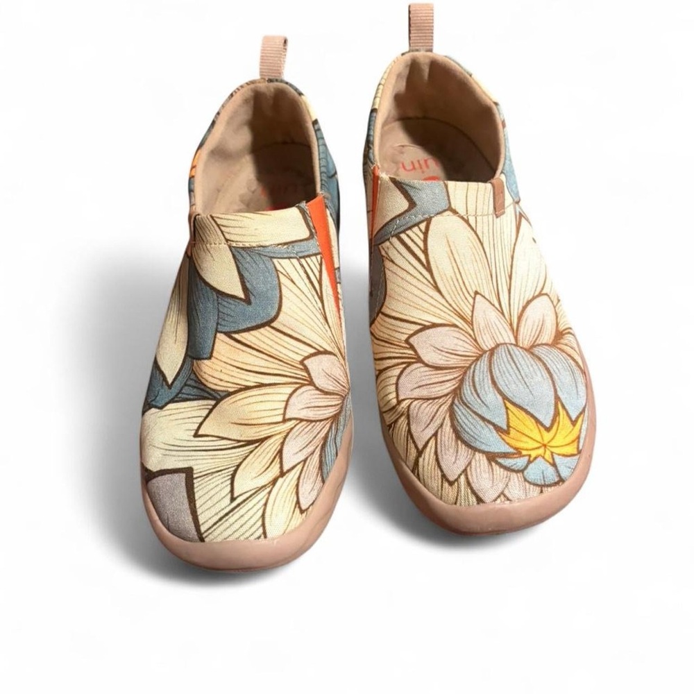 UIN Floral Slip-On Shoes Size 7 Neutral Canvas Travel Sneakers Boho Casual